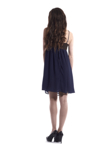 Modisches Abendkleid mit goldenen Detail